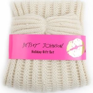 Betsy Johnson Chunky Knit Muffler/Headband Set